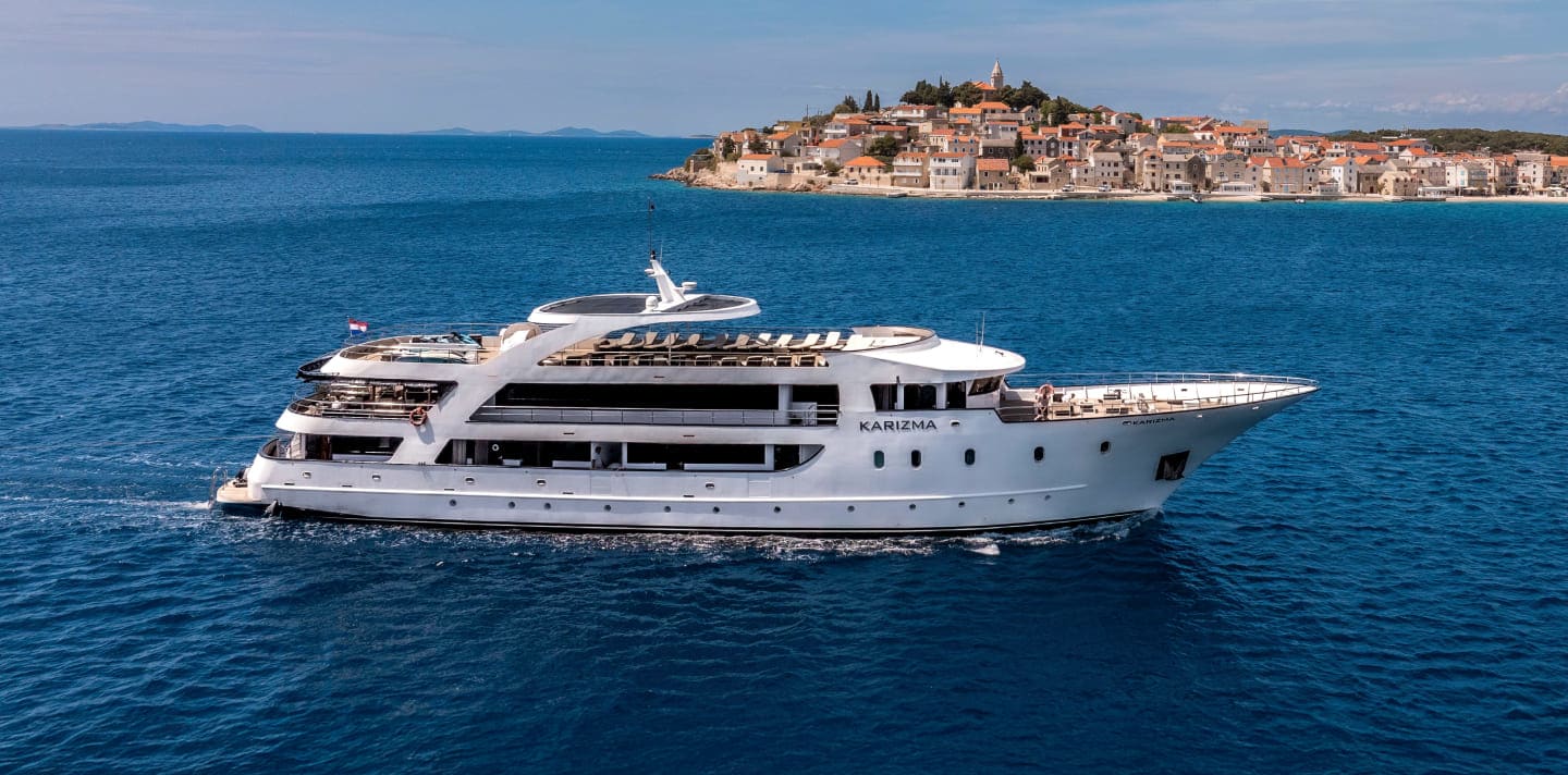 KARIZMA yacht for Charter (2) | Phoenix Yacht Management
