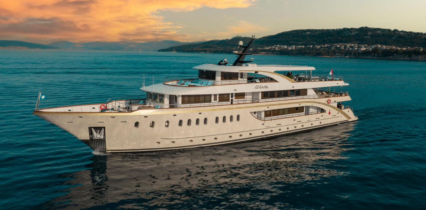 RIVA yacht for Charter (2) | Phoenix Yacht Management