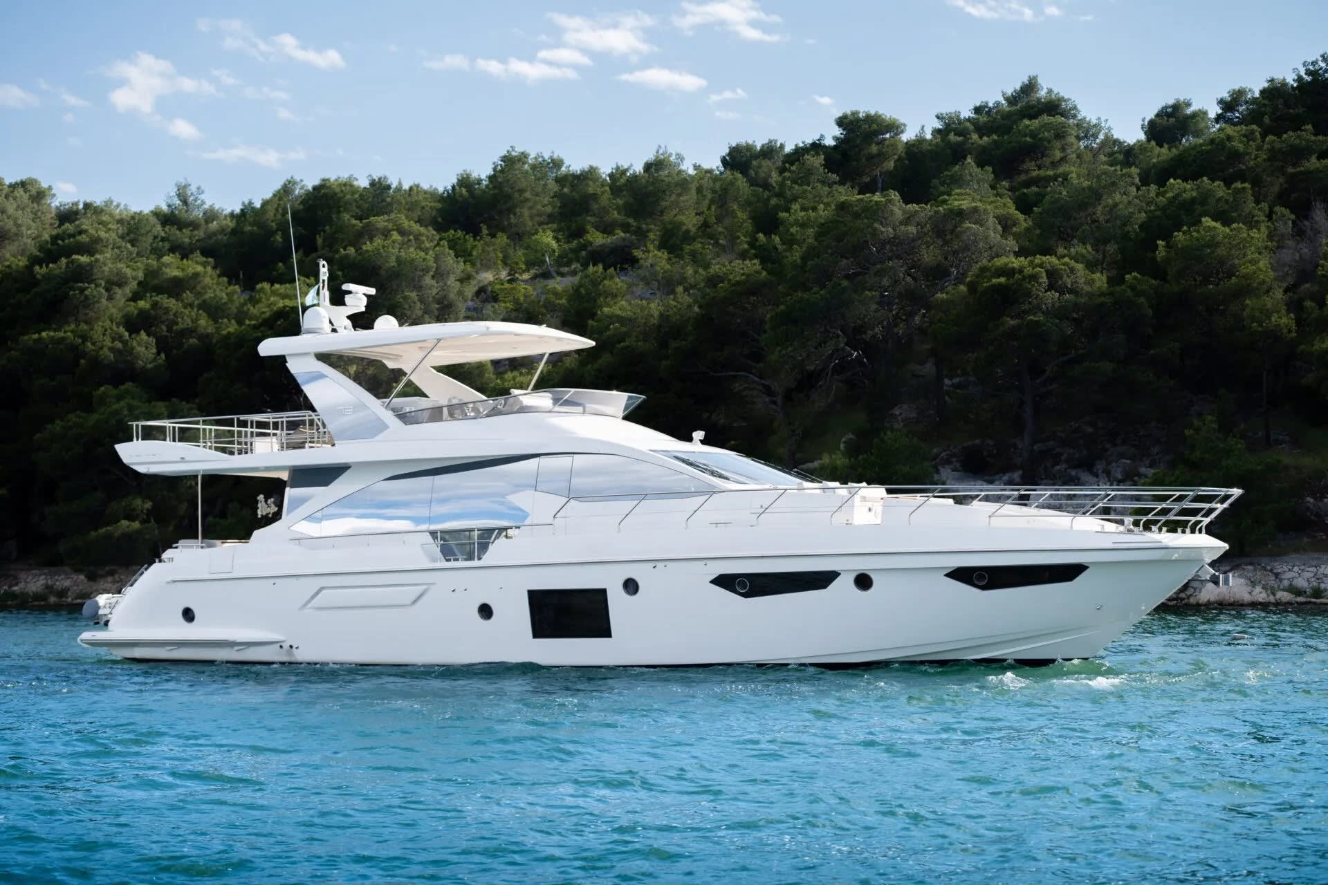 MINEIRA yacht for Charter (2) | Phoenix Yacht Management