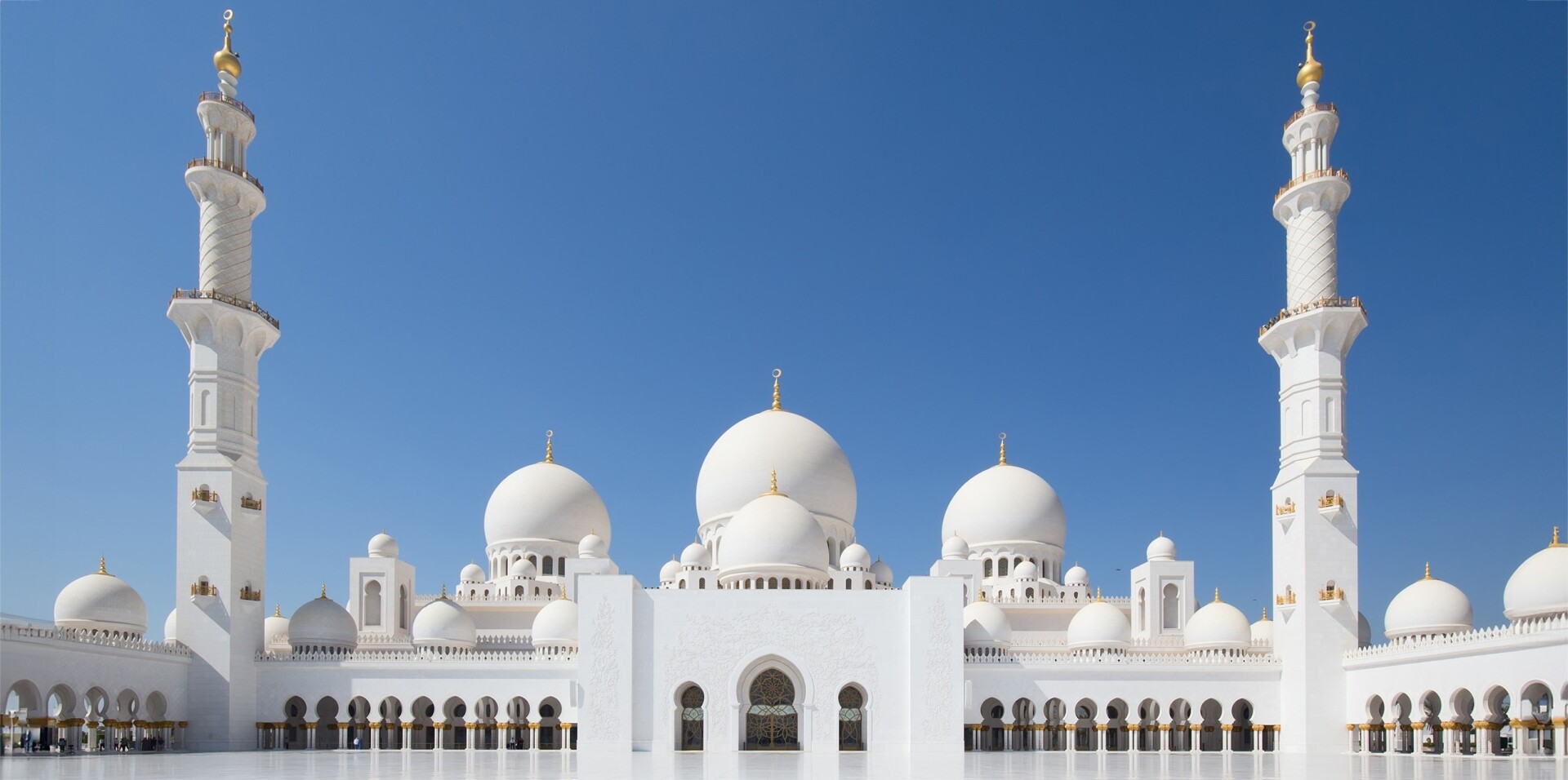 abu dhabi yacht charter: must-see attractions (8) | Phoenix Yacht Management