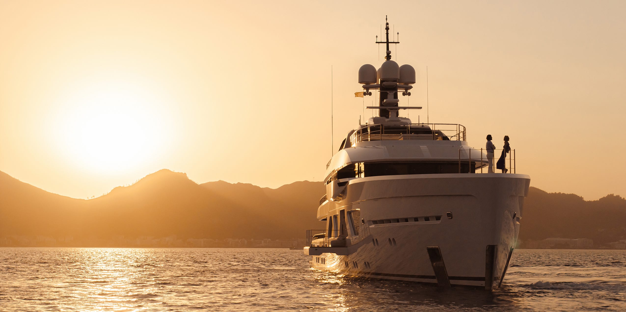 Short-Term Yacht Charter with Phoenix