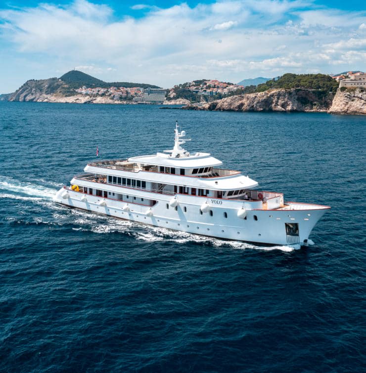 YOLO yacht for Charter (1) | Phoenix Yacht Management