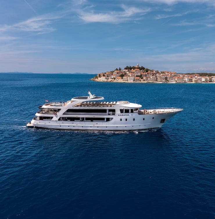KARIZMA yacht for Charter (1) | Phoenix Yacht Management