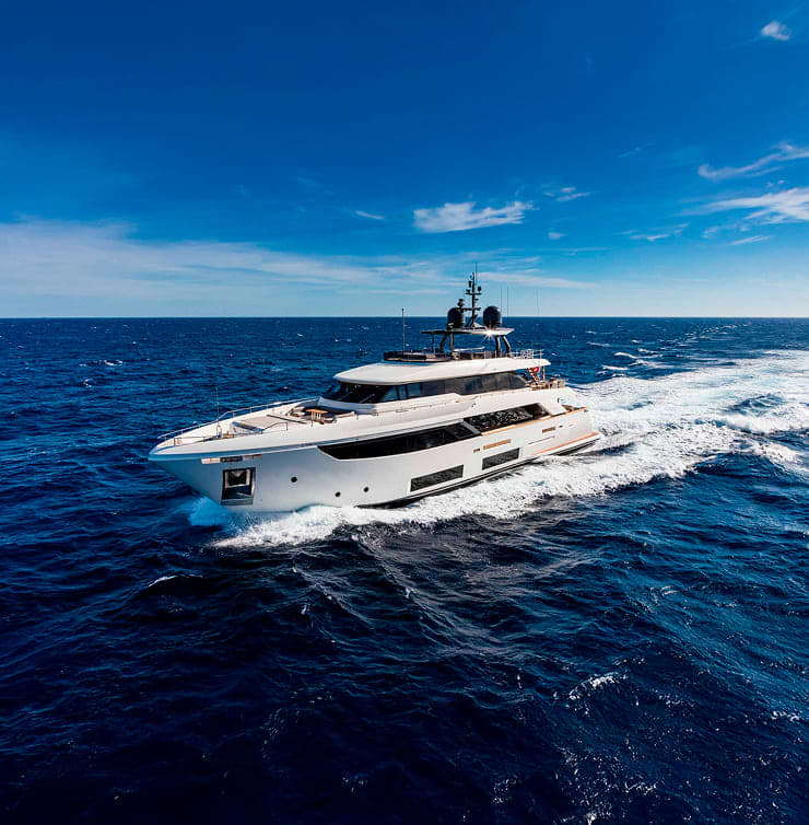 CHARTER A YACHT IN THE MEDITERRANEAN