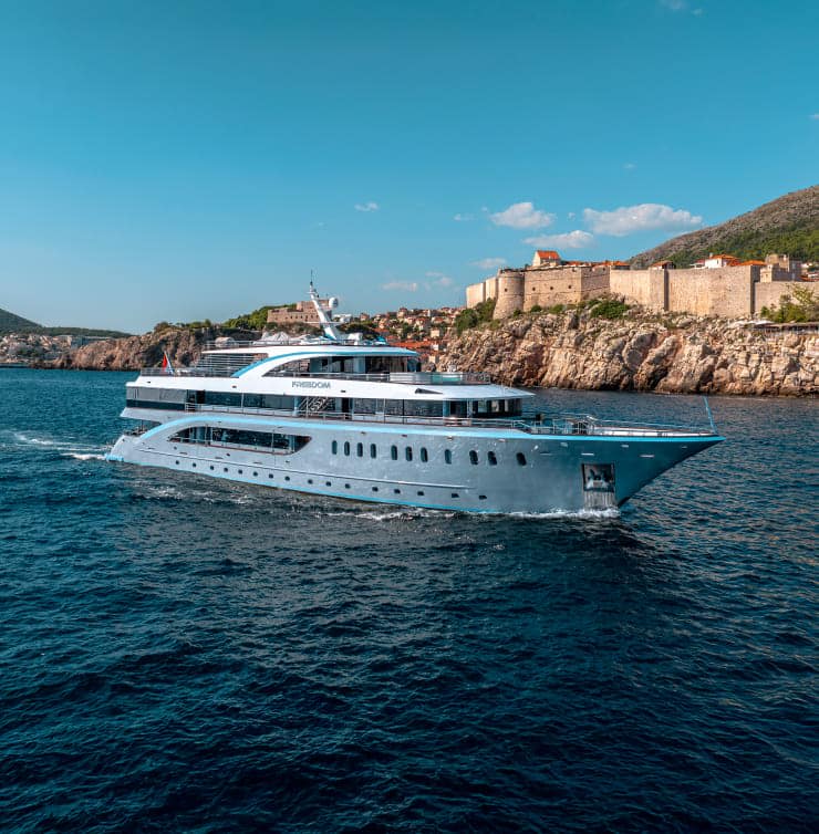 FREEDOM yacht for Charter (1) | Phoenix Yacht Management