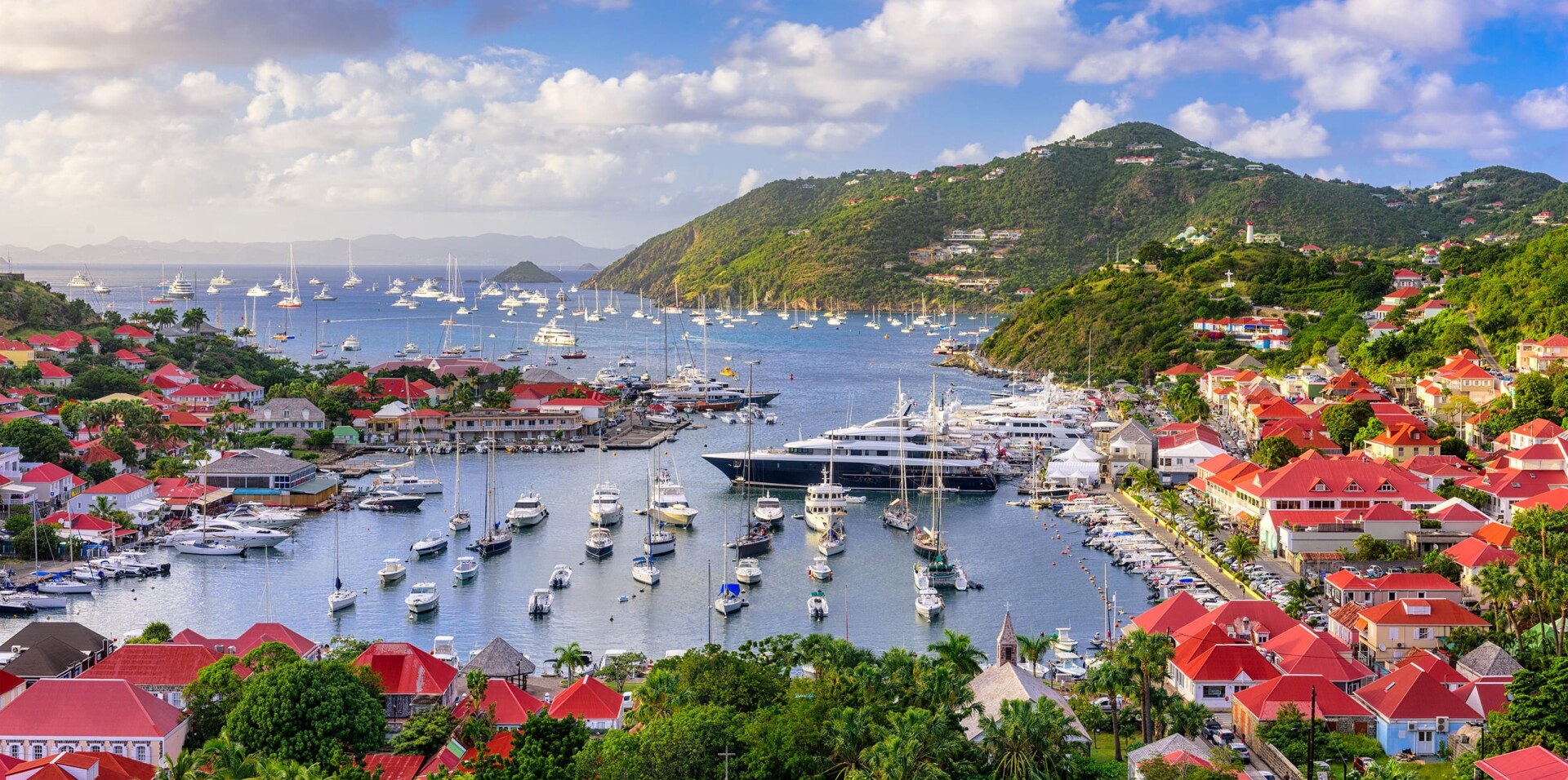Cruise into 2025: A Spectacular New Year’s Yacht Charter in St. Barts (8) | Phoenix Yacht Management