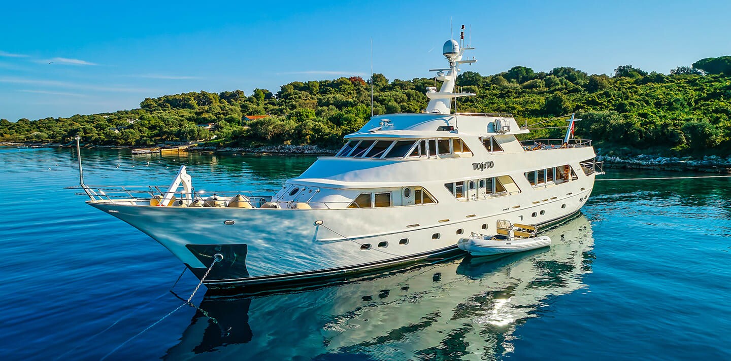 TO JE TO yacht for Charter (2) | Phoenix Yacht Management