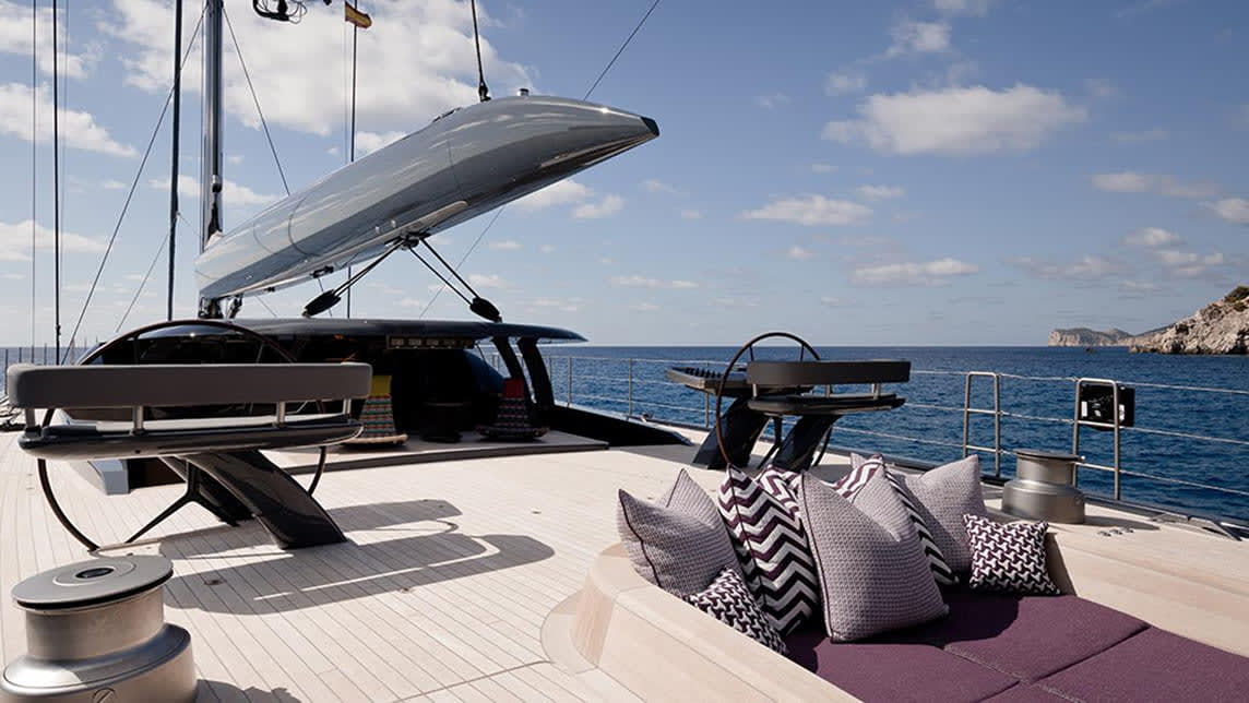 NGONI yacht for Sale (11) | Phoenix Yacht Management