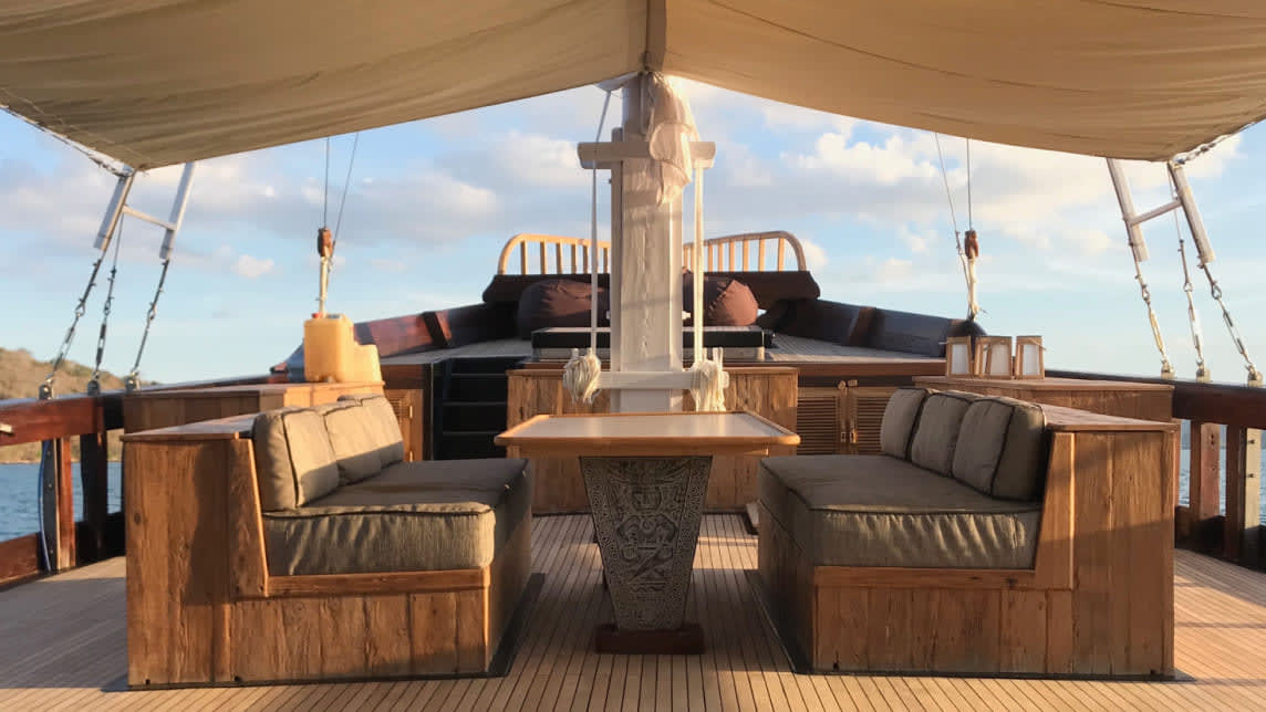 Oracle yacht for Charter (13) | Phoenix Yacht Management